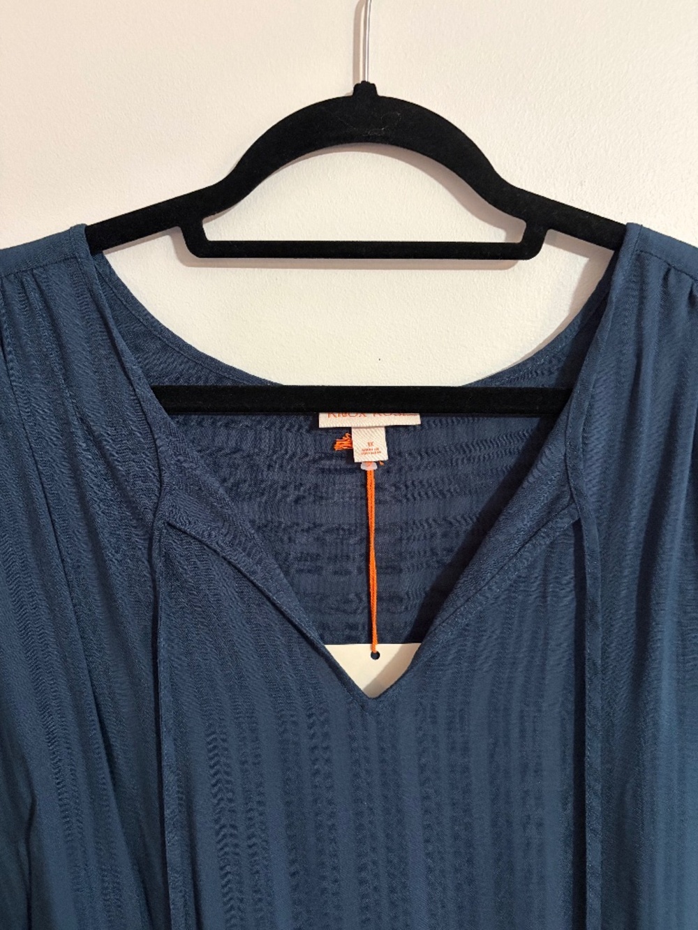 Target split-neck blouse - Picture 2 of 8
